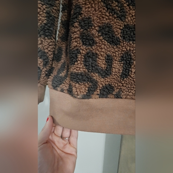 GRAYSON THREADS Leopard print sherpa/fleece pullover 1/4 zip jacket. Size XXL - Picture 4 of 13
